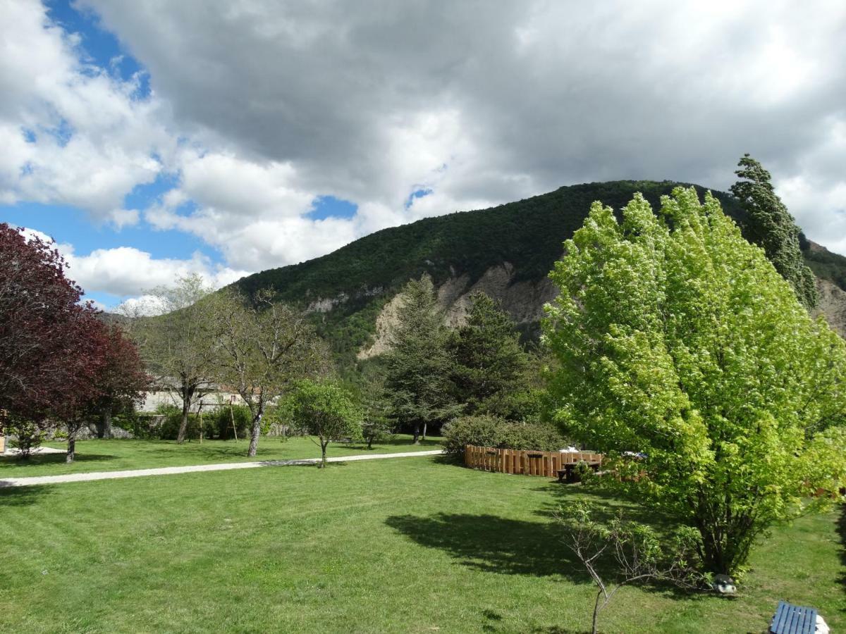 La Roulotte Châtillon-en-Diois Exterior foto